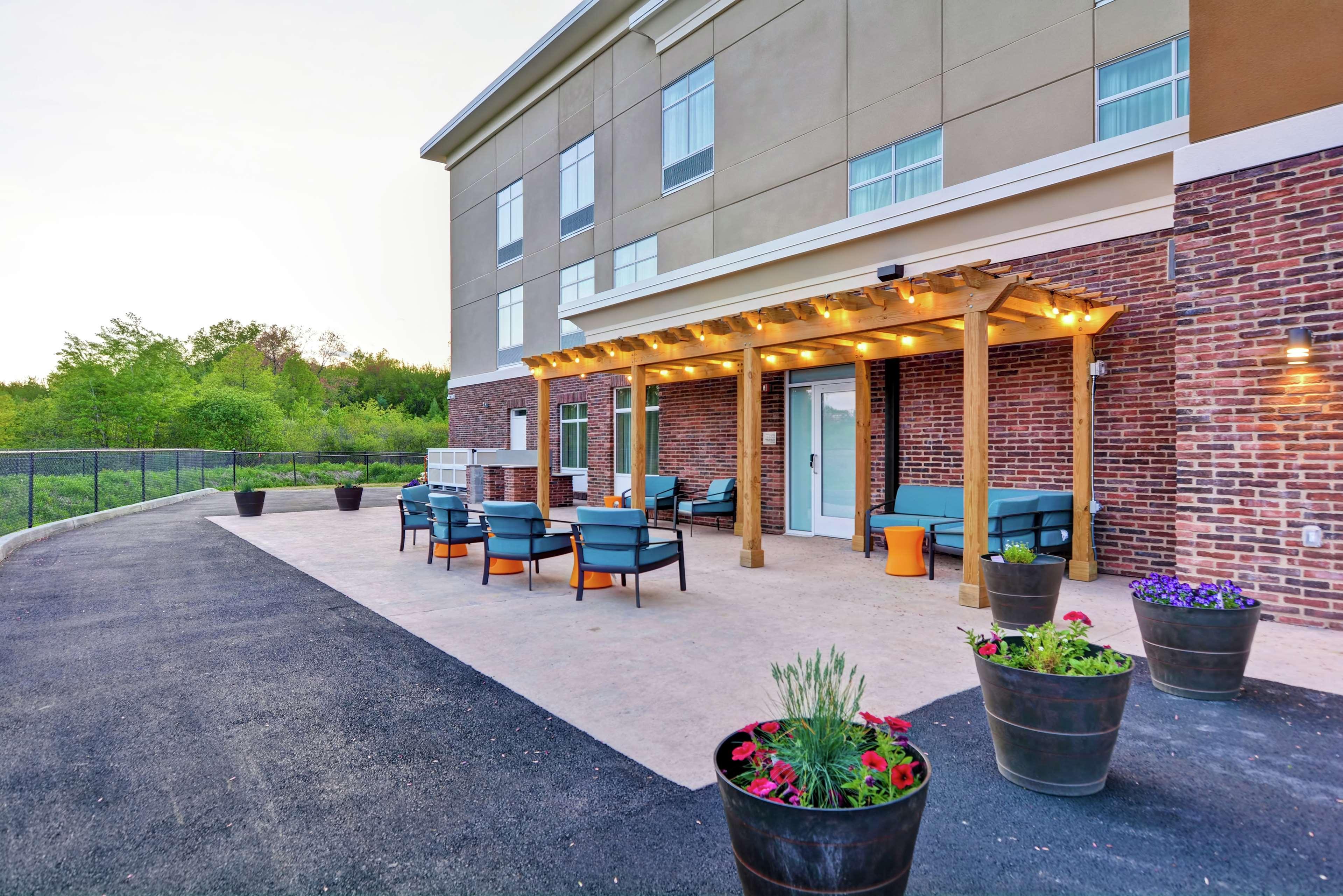 Homewood Suites By Hilton Hadley Amherst Exterior photo